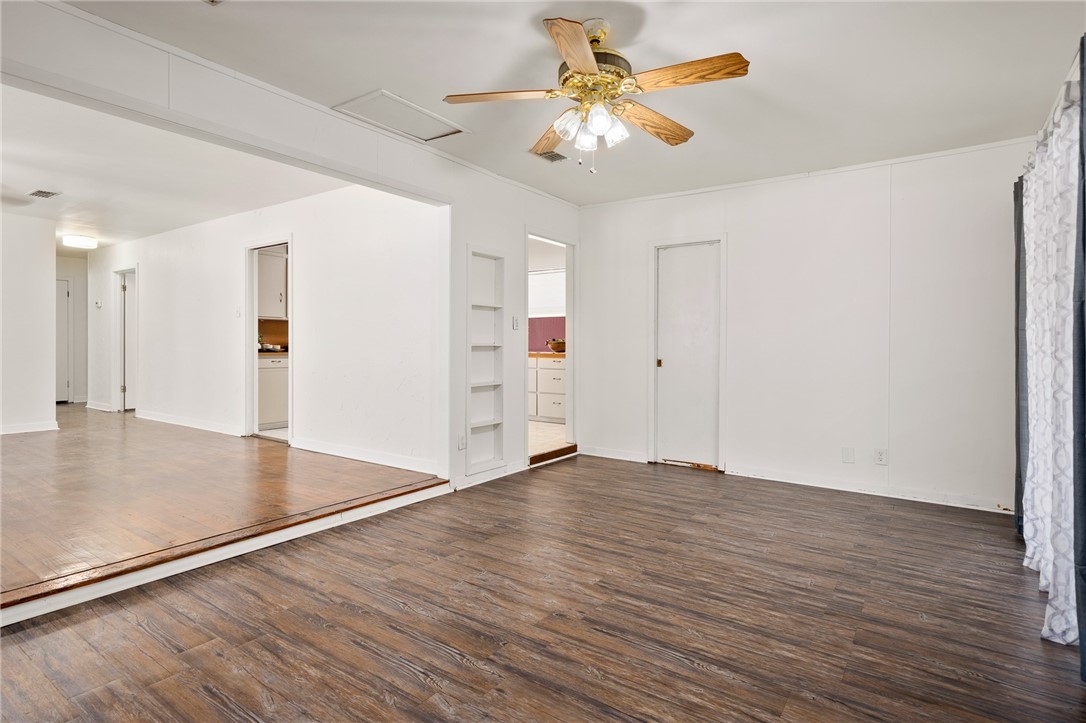 501 W Fannin St Property Photo 9