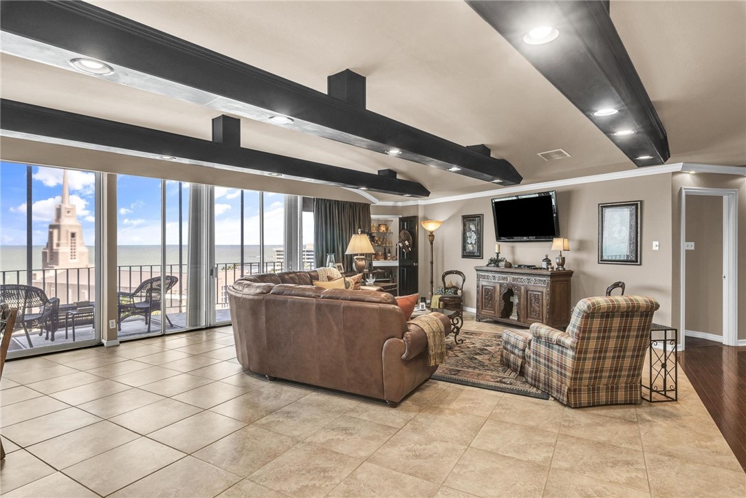 823 S Water St 6a And 6g Property Photo 8