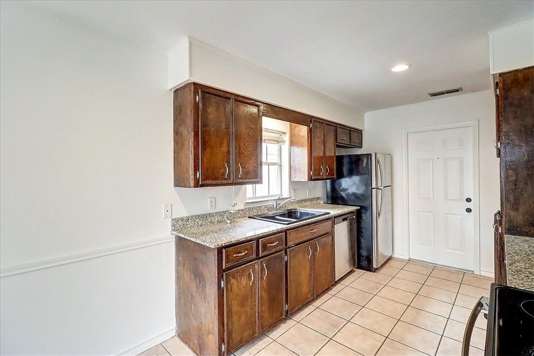 6405 Clairfield St Property Photo 7