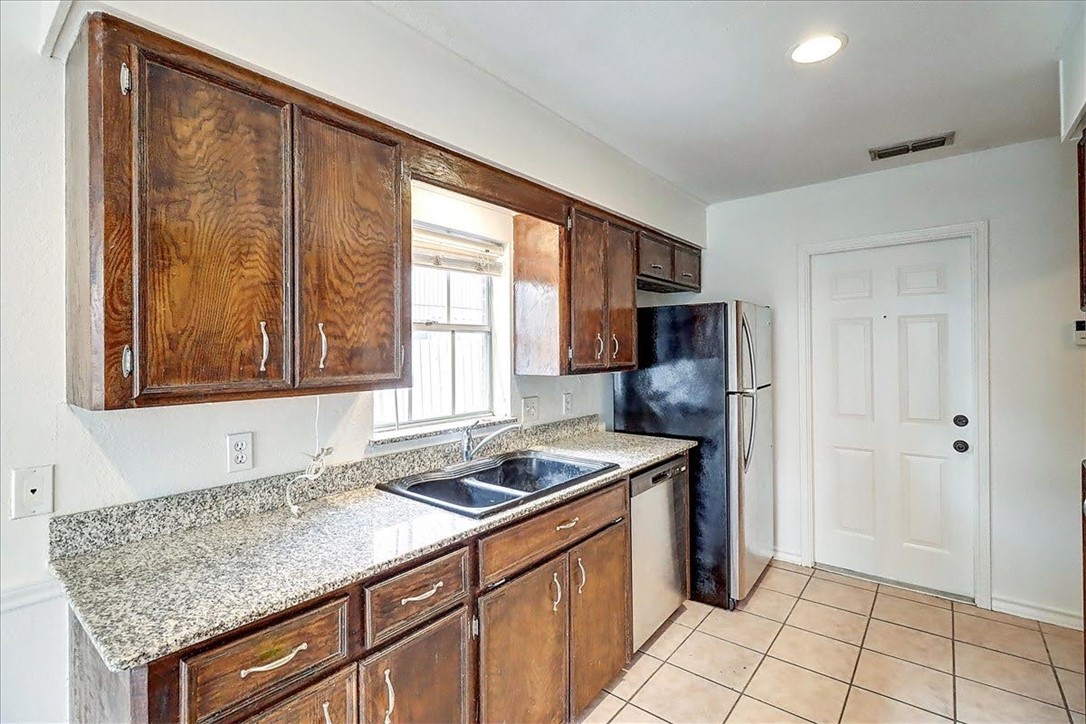 6405 Clairfield St Property Photo 8
