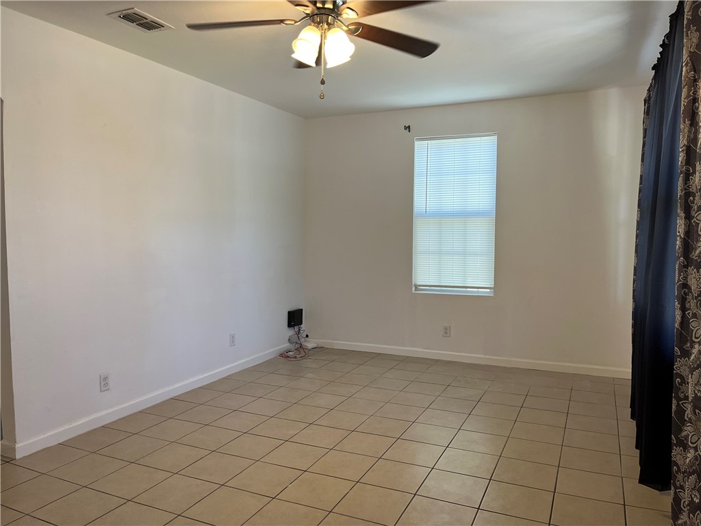 629 Lopez St Property Photo 3