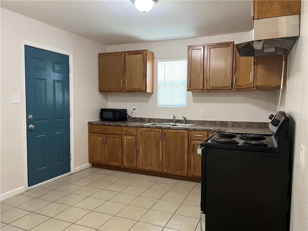 629 Lopez St Property Photo 5