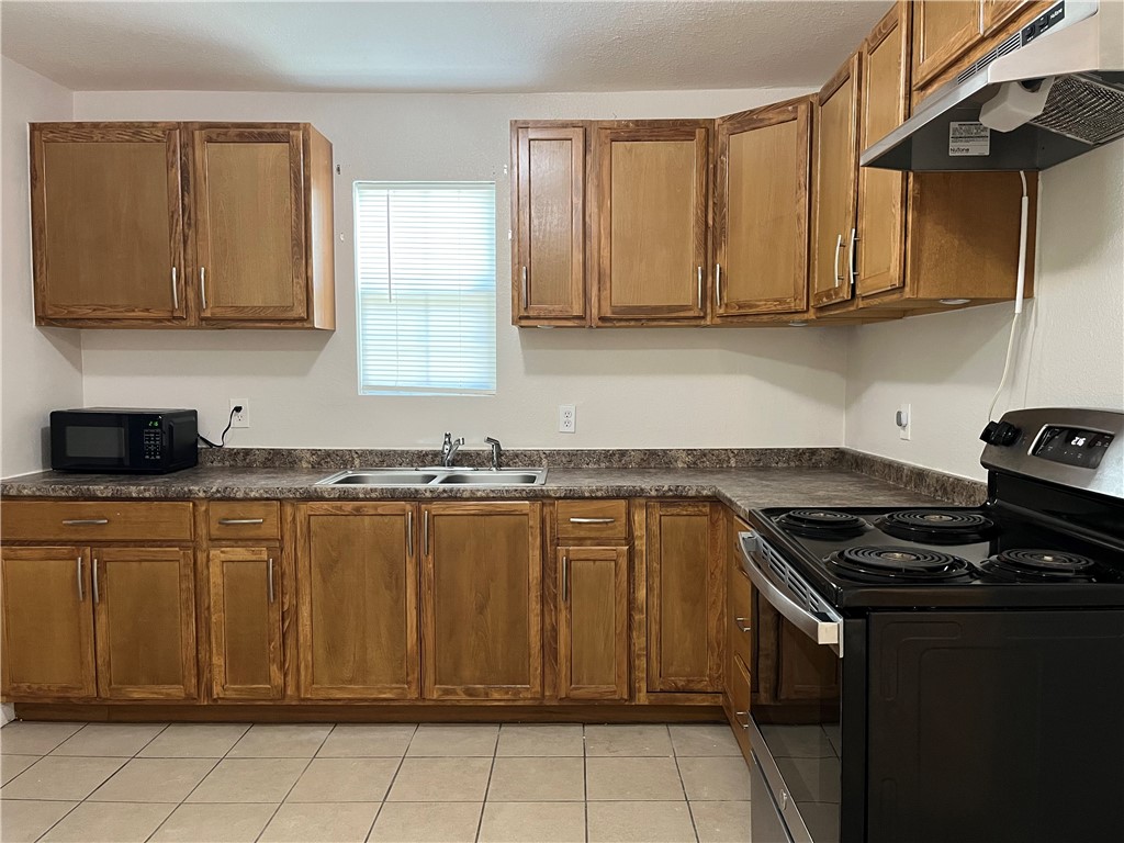 629 Lopez St Property Photo 7