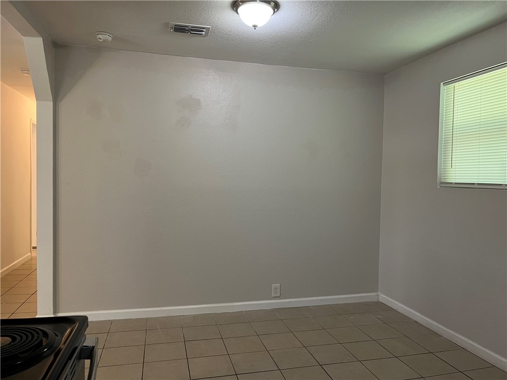 629 Lopez St Property Photo 8