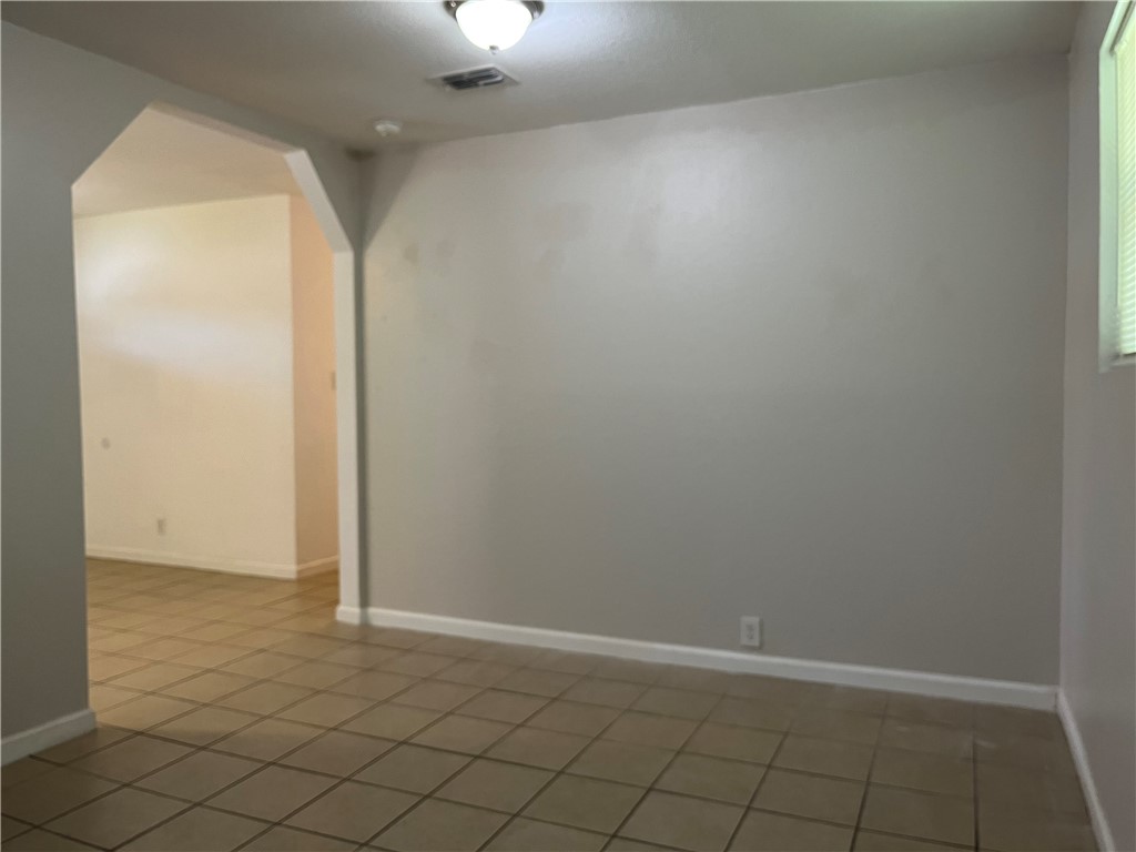 629 Lopez St Property Photo 9