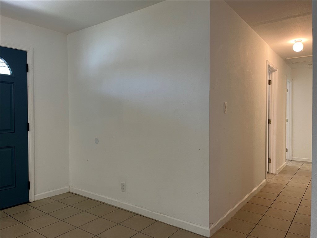 629 Lopez St Property Photo 10