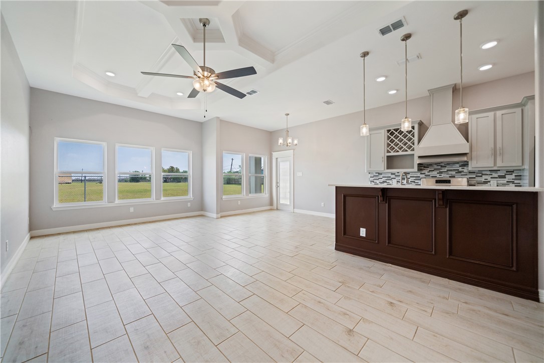 1706 Kentucky Derby Dr Property Photo 4