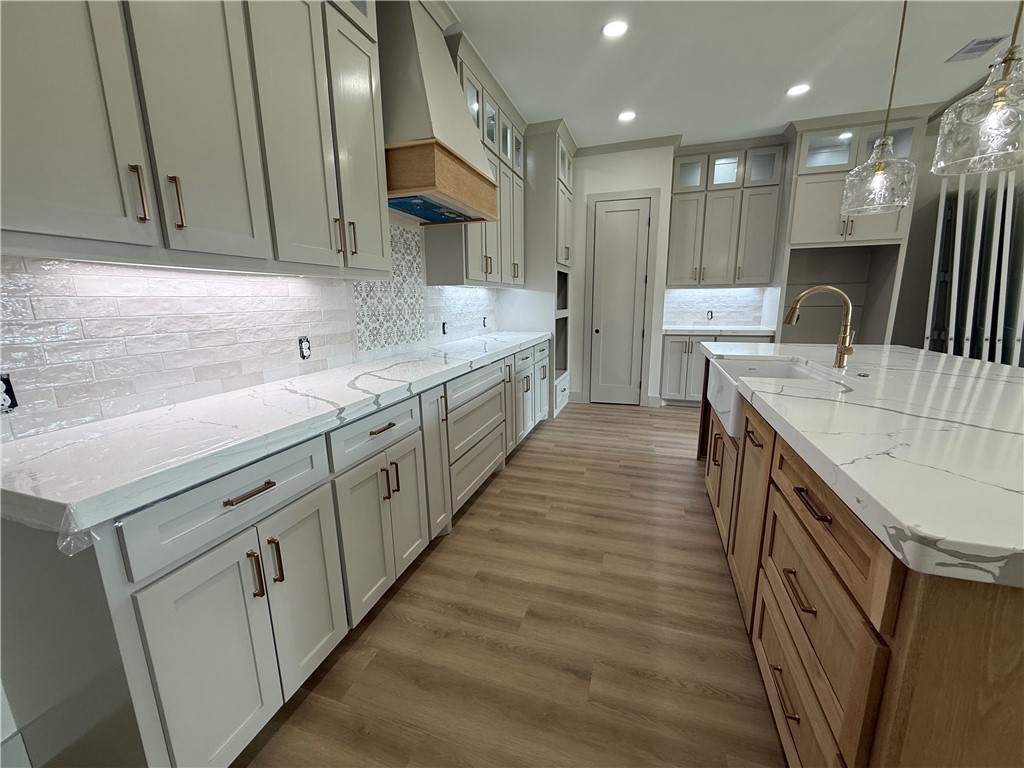 7633 Roman Dr Property Photo 5