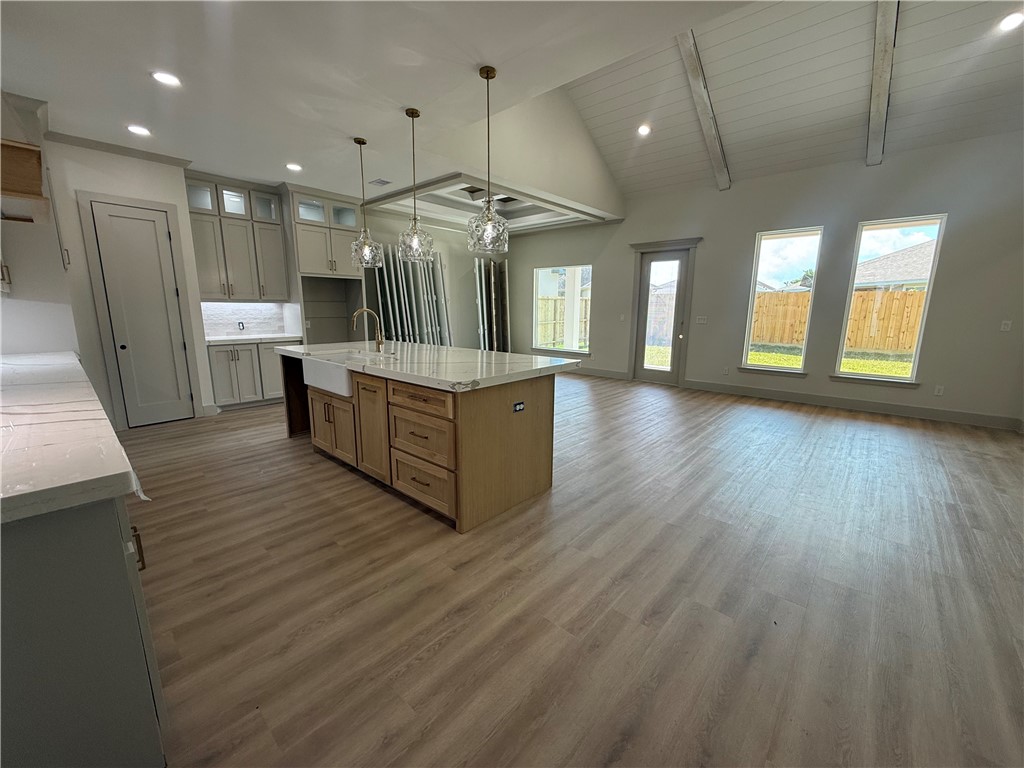 7633 Roman Dr Property Photo 6