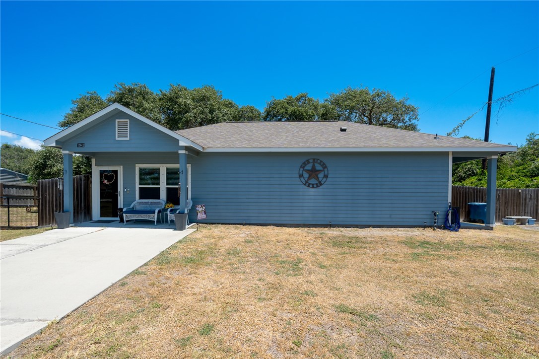 1942 4th St Property Photo 1