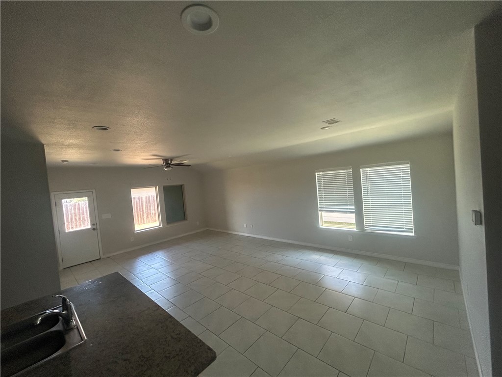 1918 Kentucky Derby Dr Property Photo 7