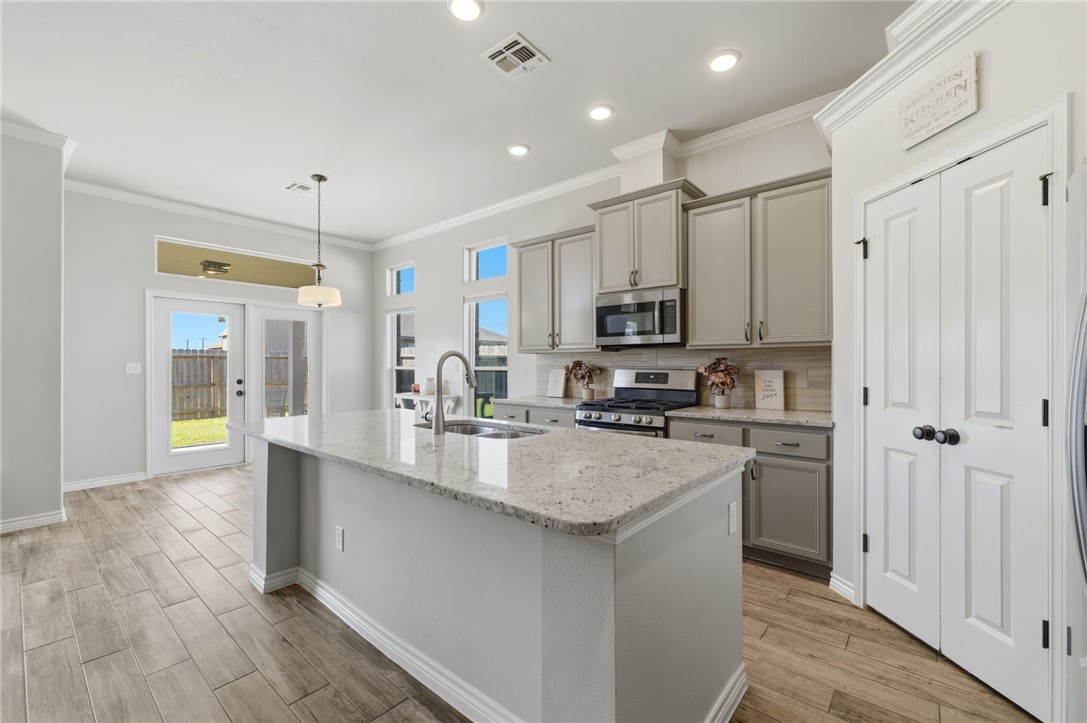 7505 Krypton Dr Property Photo 6