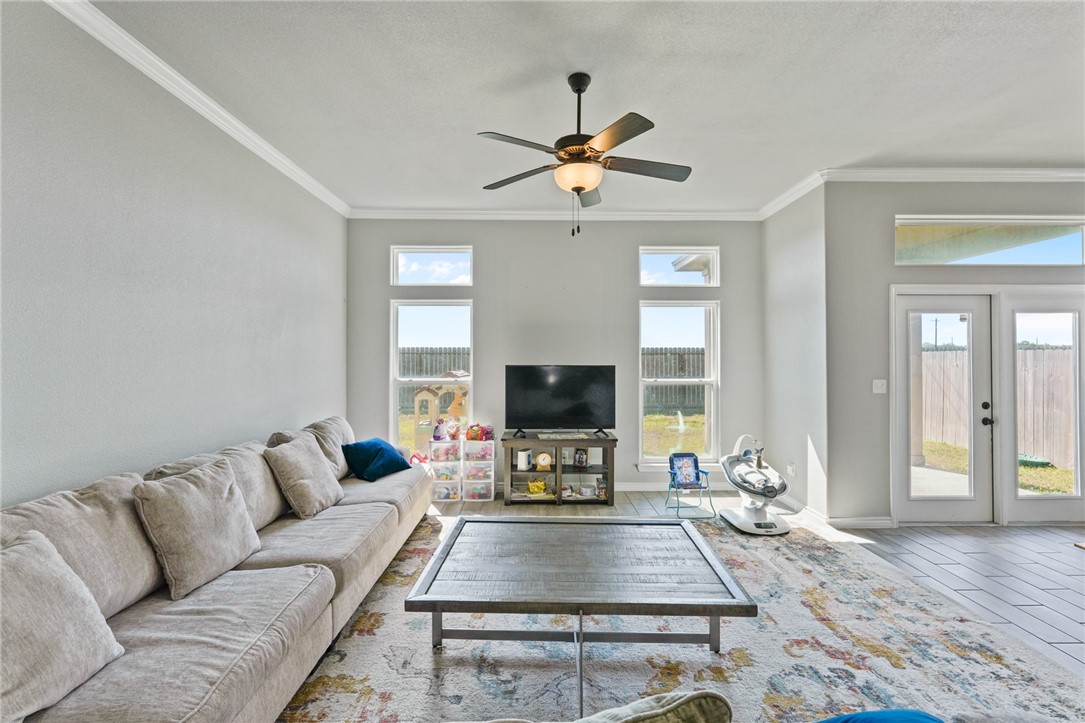 7622 Krypton Dr Property Photo 4