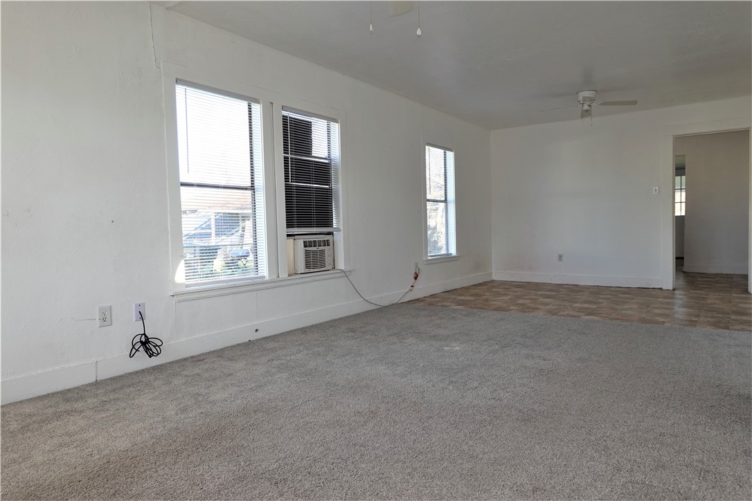 614 Victoria Ave Property Photo 3