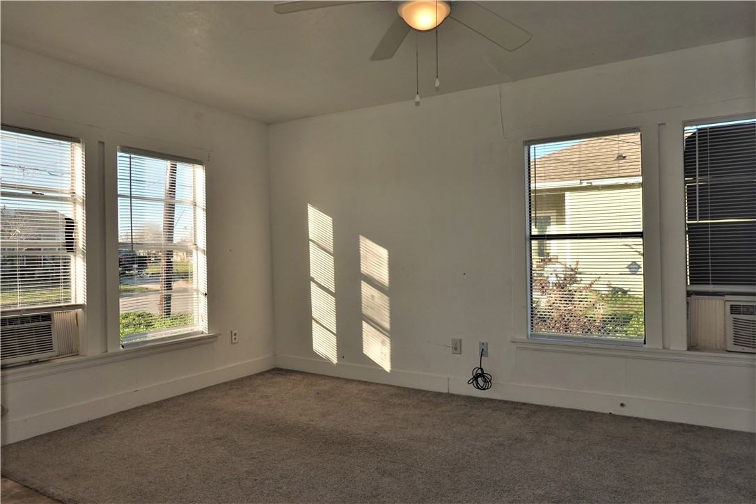 614 Victoria Ave Property Photo 5