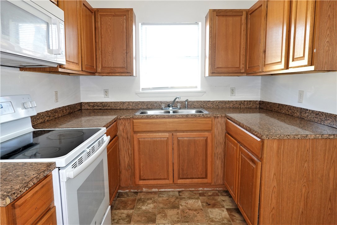 614 Victoria Ave Property Photo 9