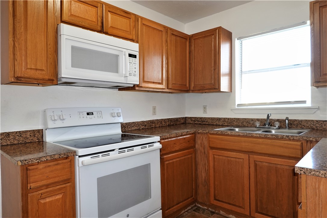 614 Victoria Ave Property Photo 11