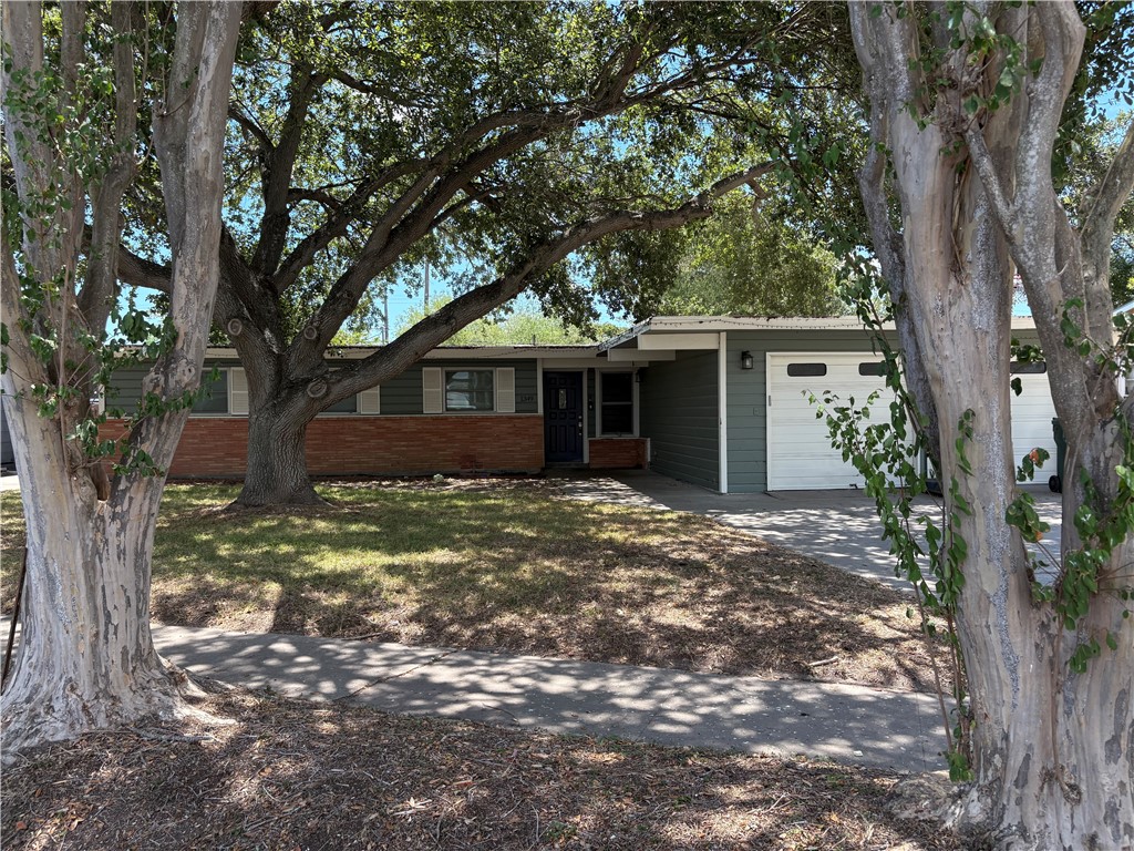 1349 Ray Dr Property Photo 1