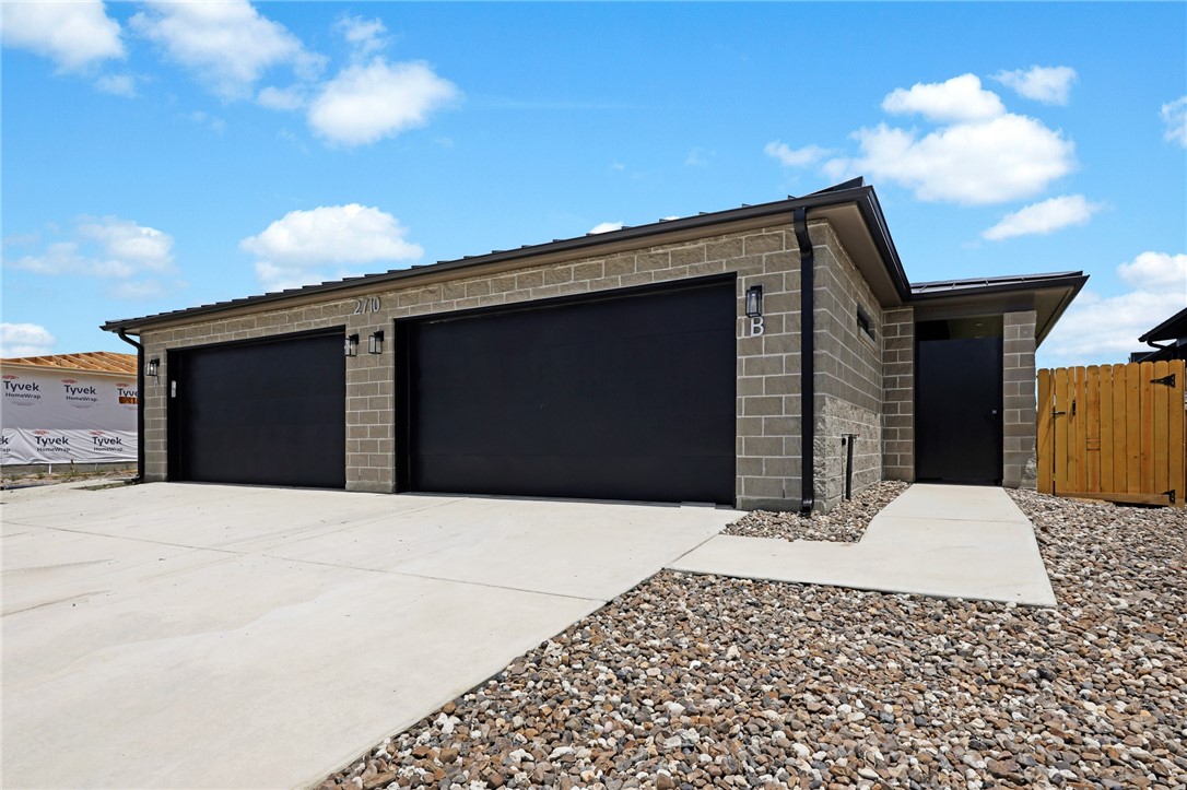 2710 Grace A Property Photo 1