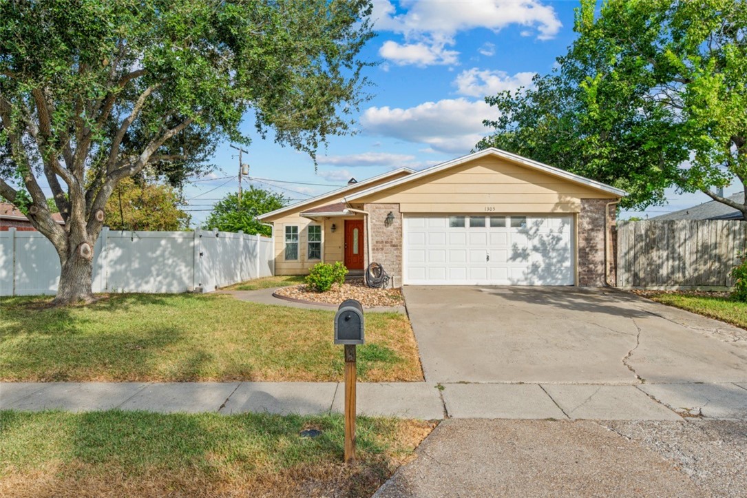 1305 Harbor Lights Dr Property Photo 1