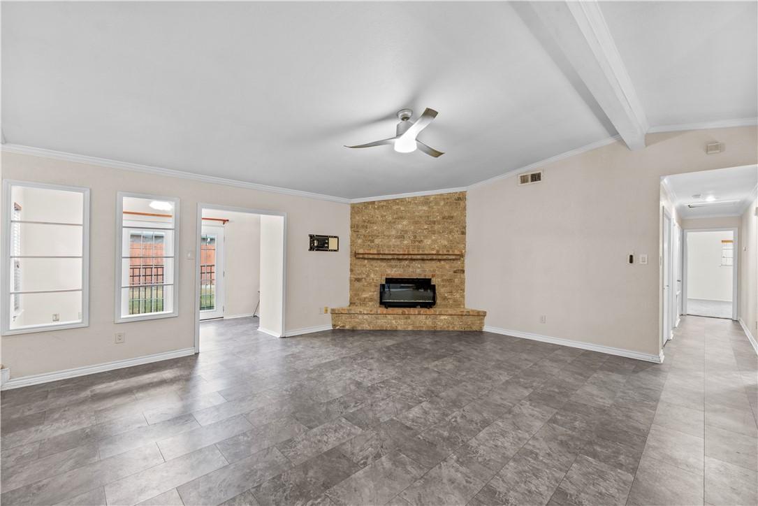 1305 Harbor Lights Dr Property Photo 5