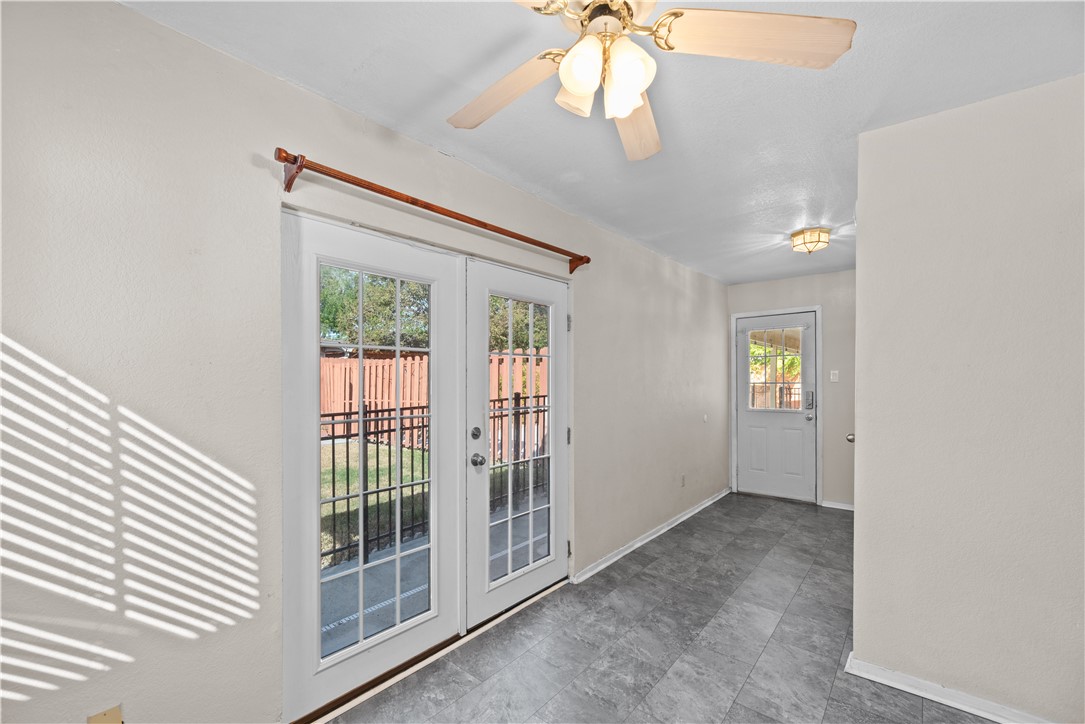 1305 Harbor Lights Dr Property Photo 22