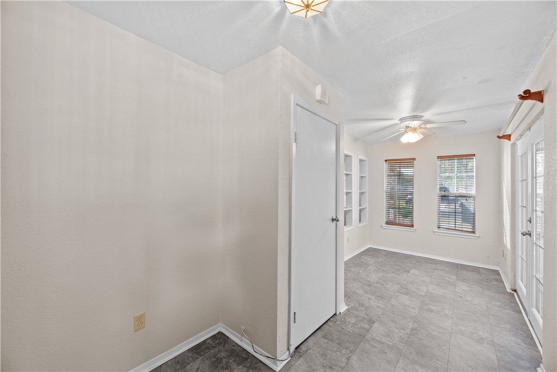 1305 Harbor Lights Dr Property Photo 23