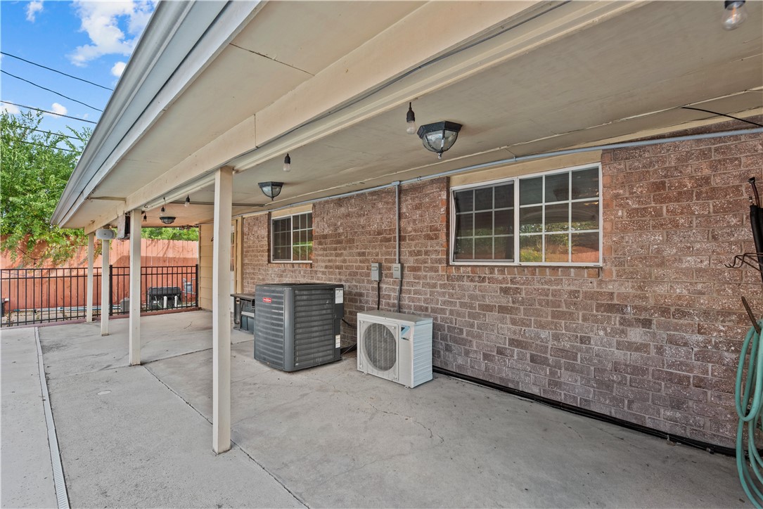 1305 Harbor Lights Dr Property Photo 24