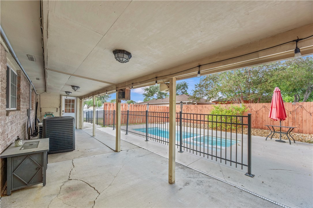 1305 Harbor Lights Dr Property Photo 25