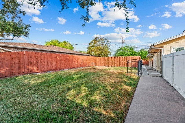 1305 Harbor Lights Dr Property Photo 27