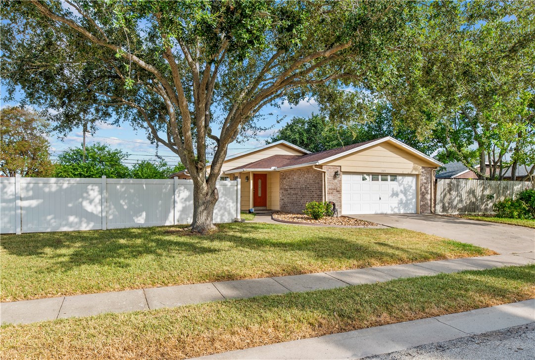 1305 Harbor Lights Dr Property Photo 30