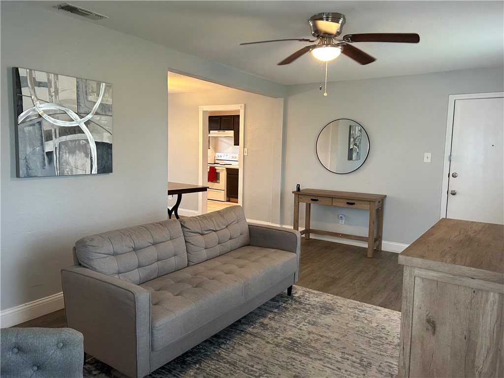 829 Indiana Ave 4 Property Photo 2