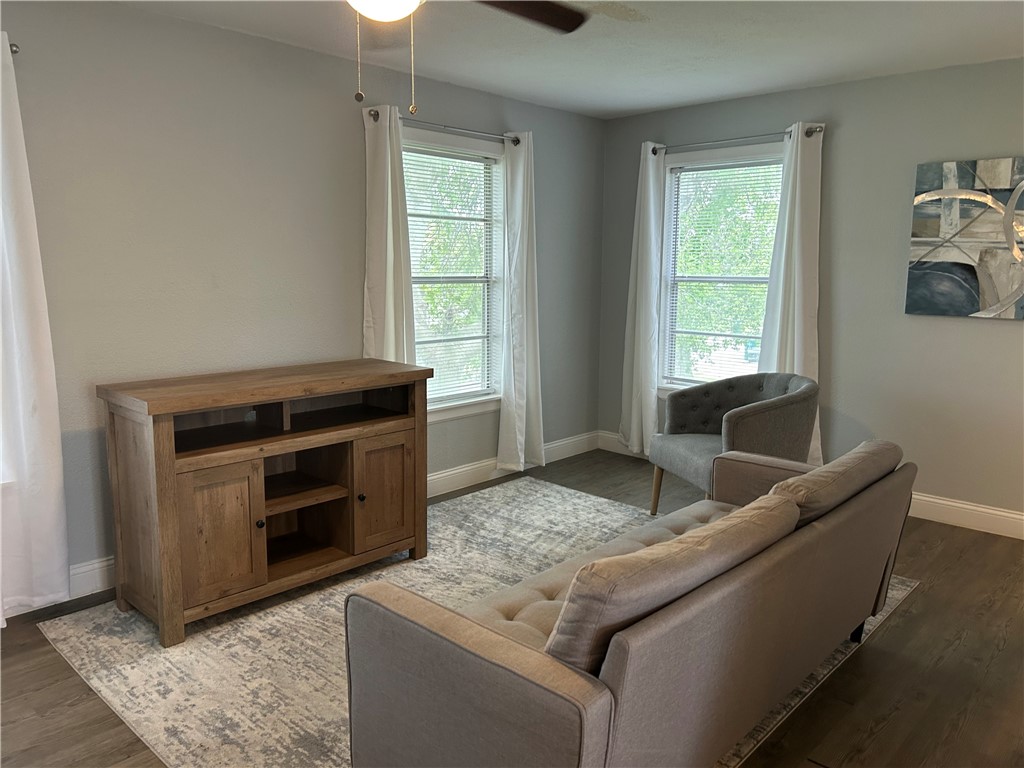 829 Indiana Ave 4 Property Photo 3