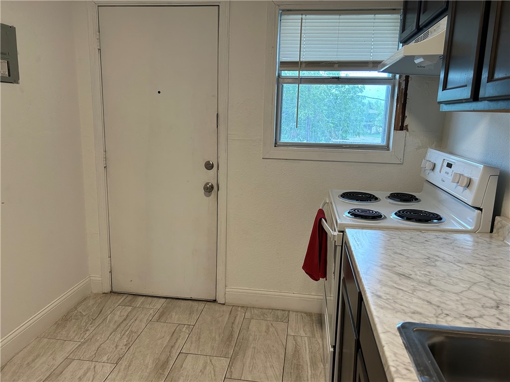 829 Indiana Ave 4 Property Photo 6