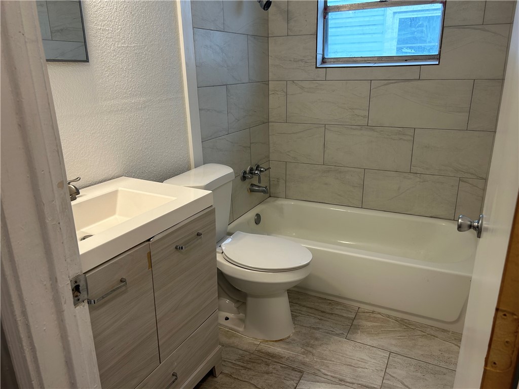 829 Indiana Ave 4 Property Photo 8