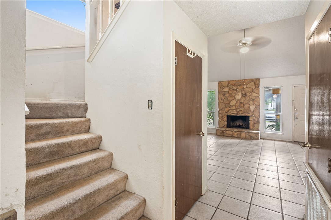 11621 Agua Dulce Creek Drive Property Photo 5