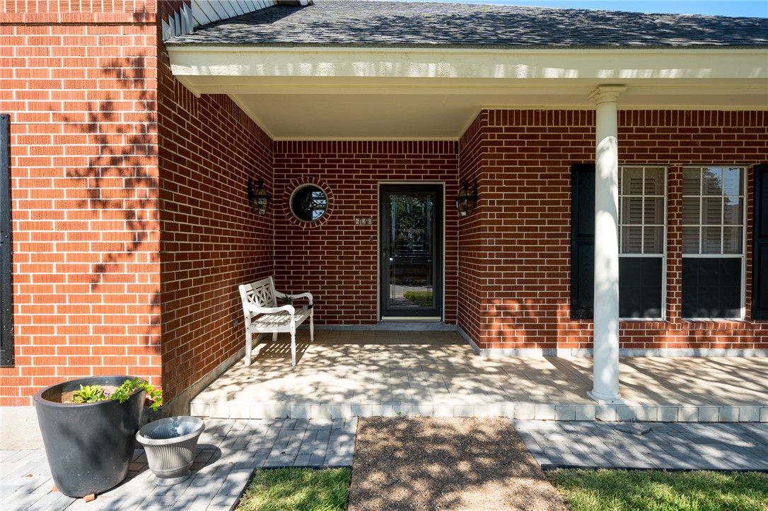 620 Colonial Dr Property Photo 3