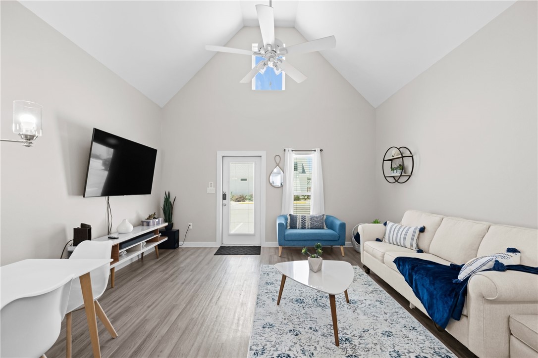 14921 Smugglers Cove Dr Property Photo 6