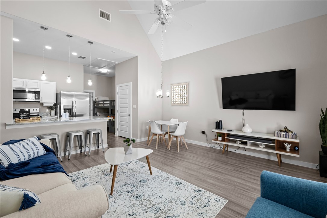 14921 Smugglers Cove Dr Property Photo 7