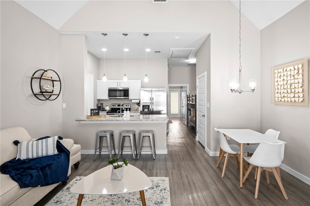 14921 Smugglers Cove Dr Property Photo 9