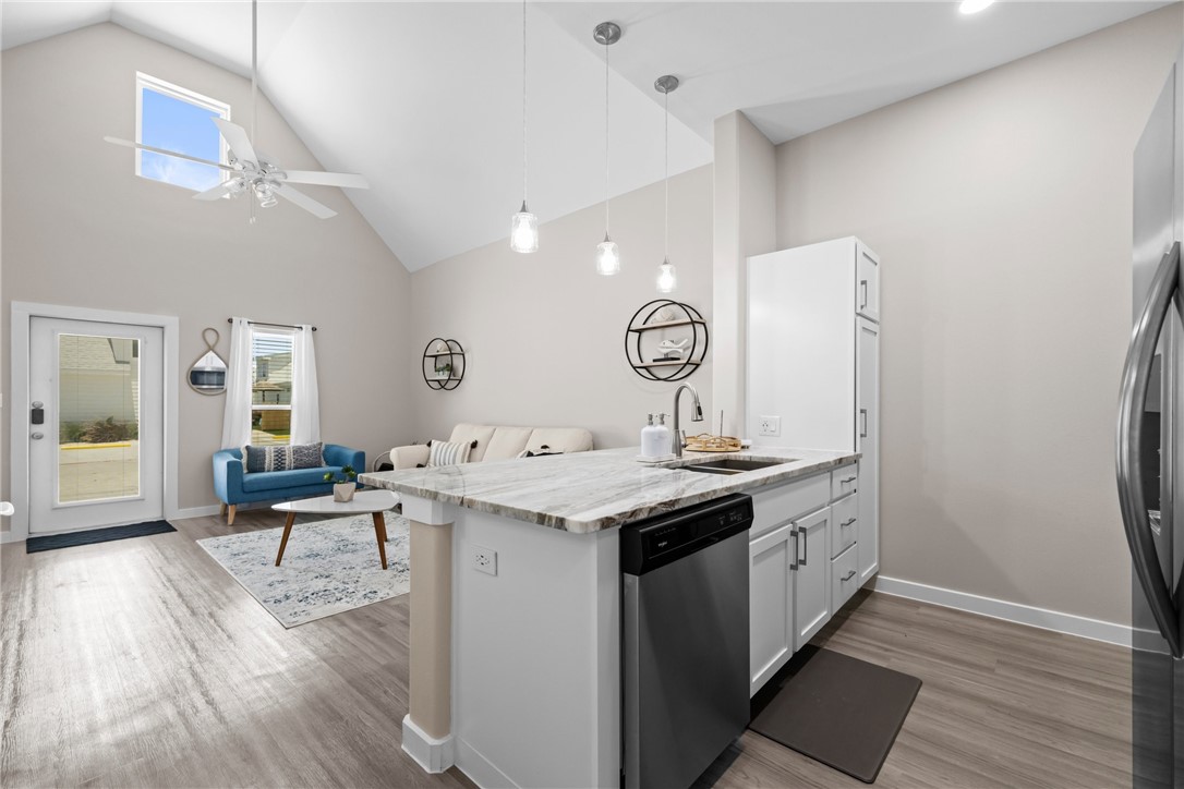 14921 Smugglers Cove Dr Property Photo 11