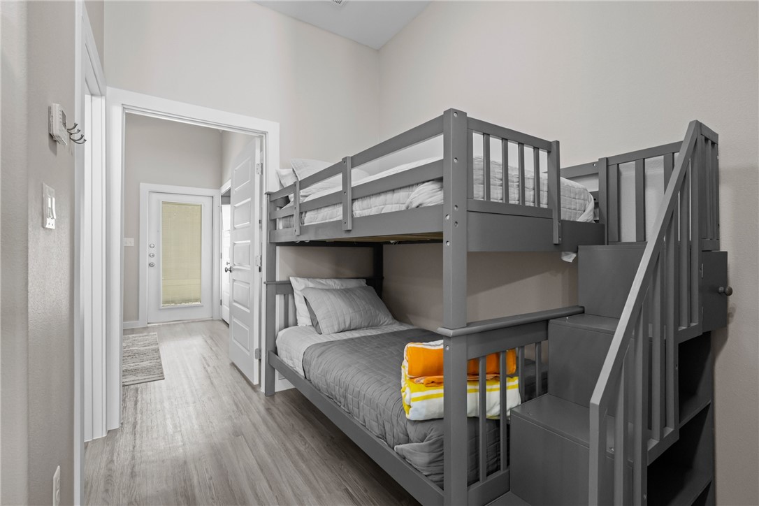 14921 Smugglers Cove Dr Property Photo 13