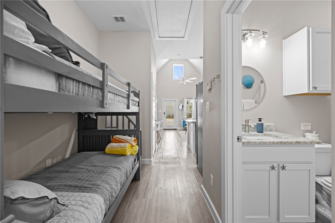 14921 Smugglers Cove Dr Property Photo 14