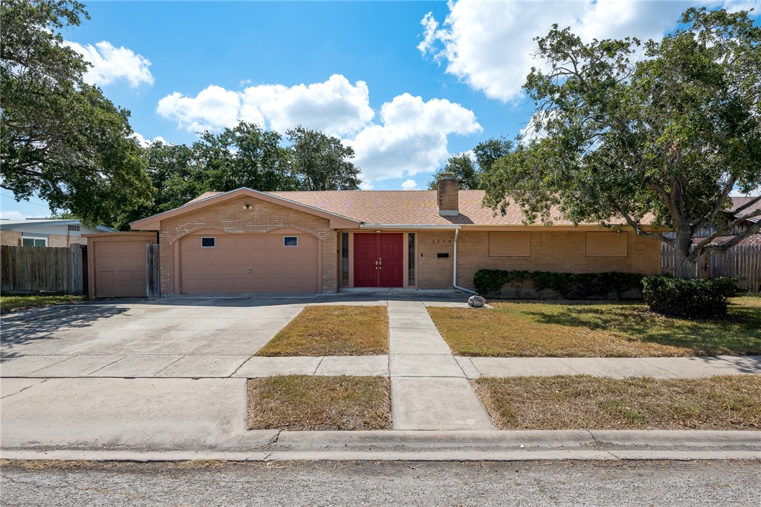 5210 Hitching Post Property Photo 1