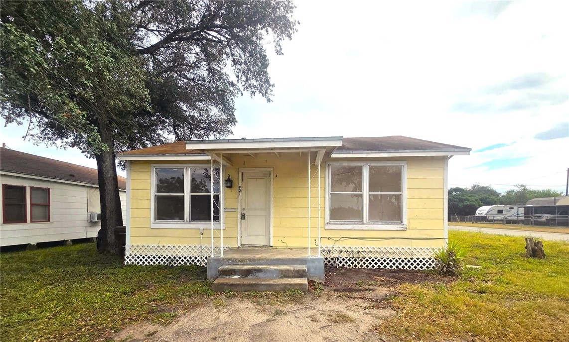 901 E Yoakum Ave Property Photo 1