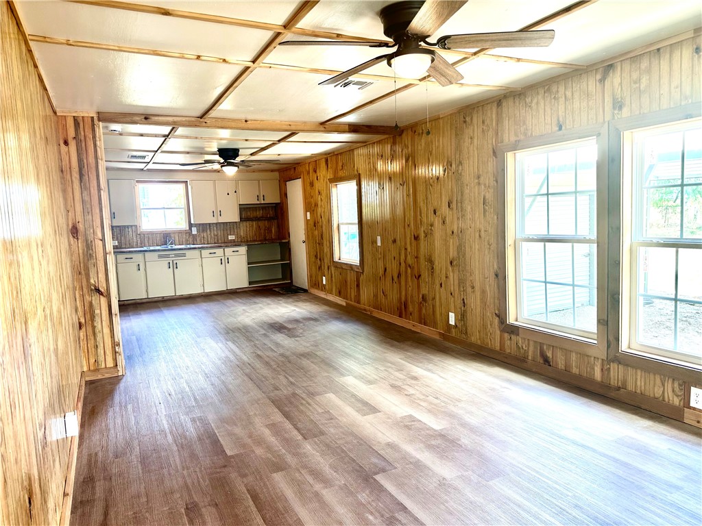 310 Driscoll St Property Photo 5