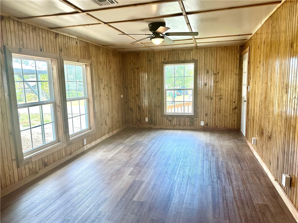 310 Driscoll St Property Photo 9