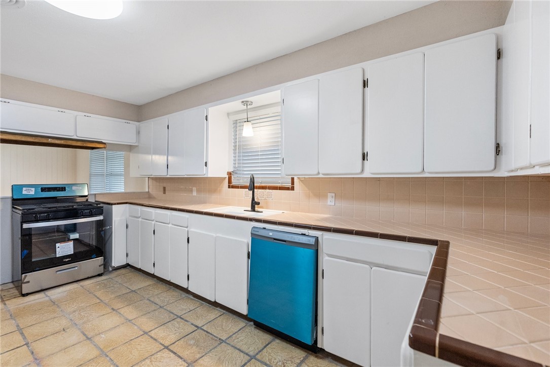 921 Barracuda Pl Property Photo 6