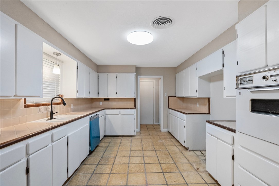 921 Barracuda Pl Property Photo 9