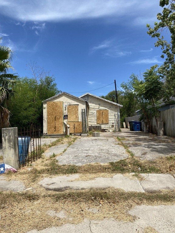 4328 Molina Dr Property Photo 3